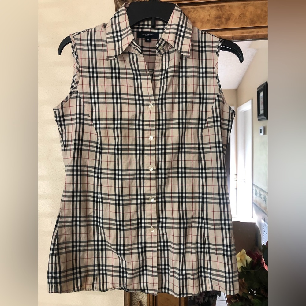 Burberry Women’s sleeveless button down size medium